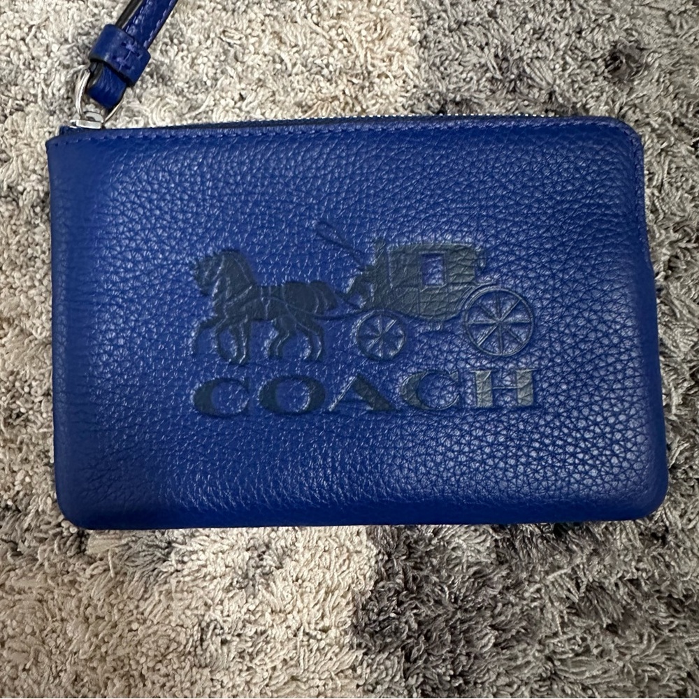 COACH CORNER ZIP WRISTLET WITH HORSE AND CARRIAGE